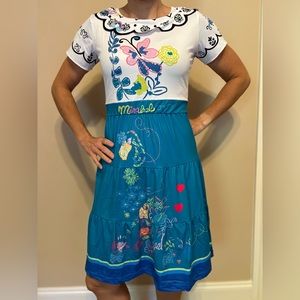Adult Women’s Encanto Mirabel costume size S 4-6